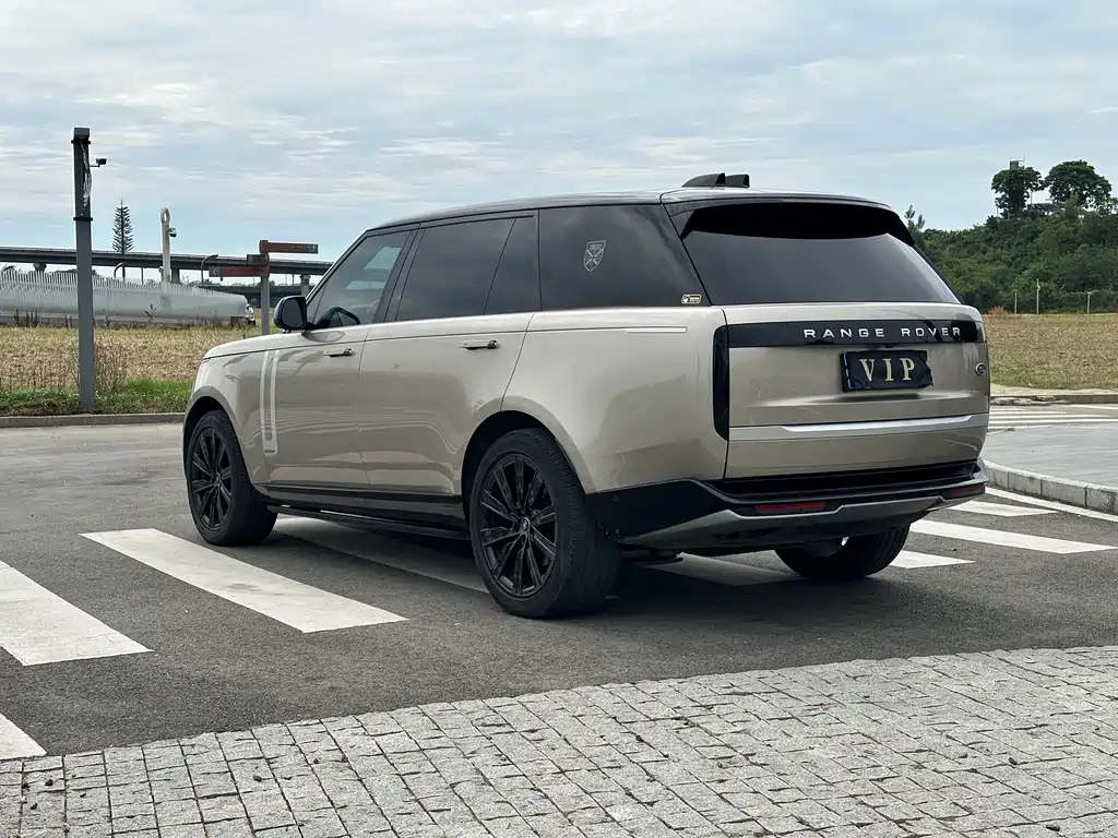 Land Rover Range Rover 2023 — фото 11