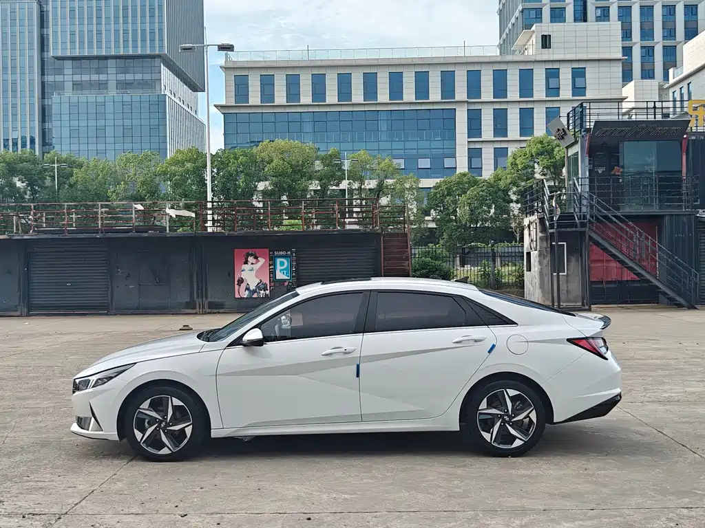 Hyundai Elantra 2023
