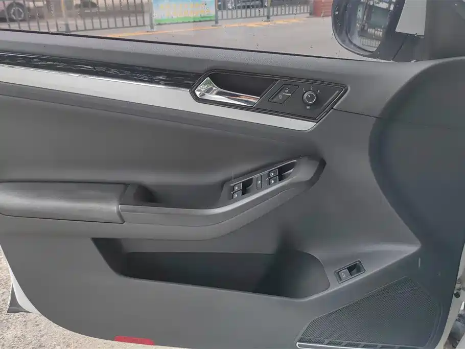 Volkswagen Sagitar 2017