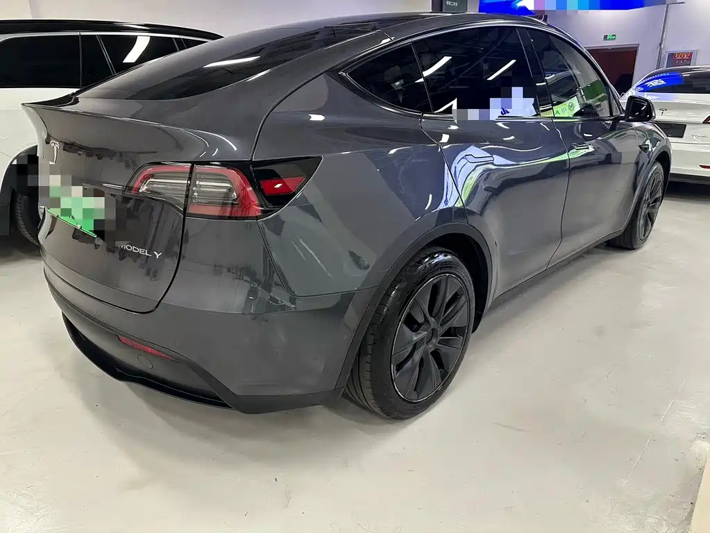 Tesla Model Y 2023 — фото 13
