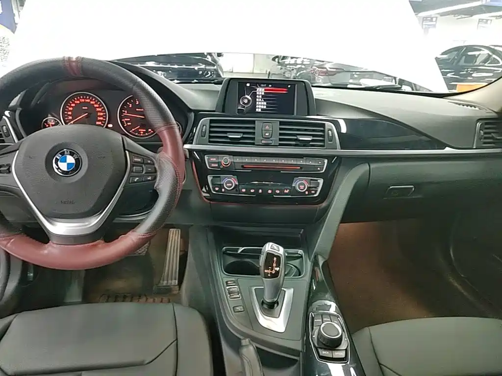 BMW 3 Series 2017 — фото 13