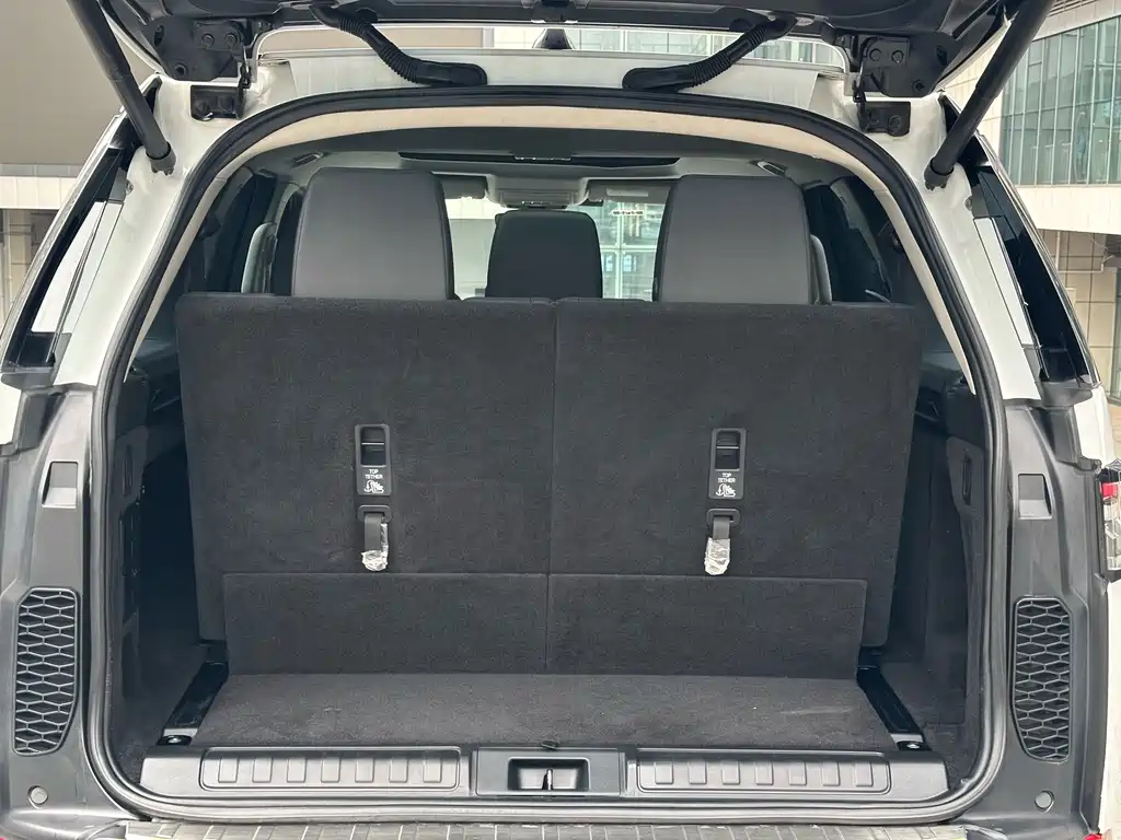 Land Rover Discovery 2017 — фото 14