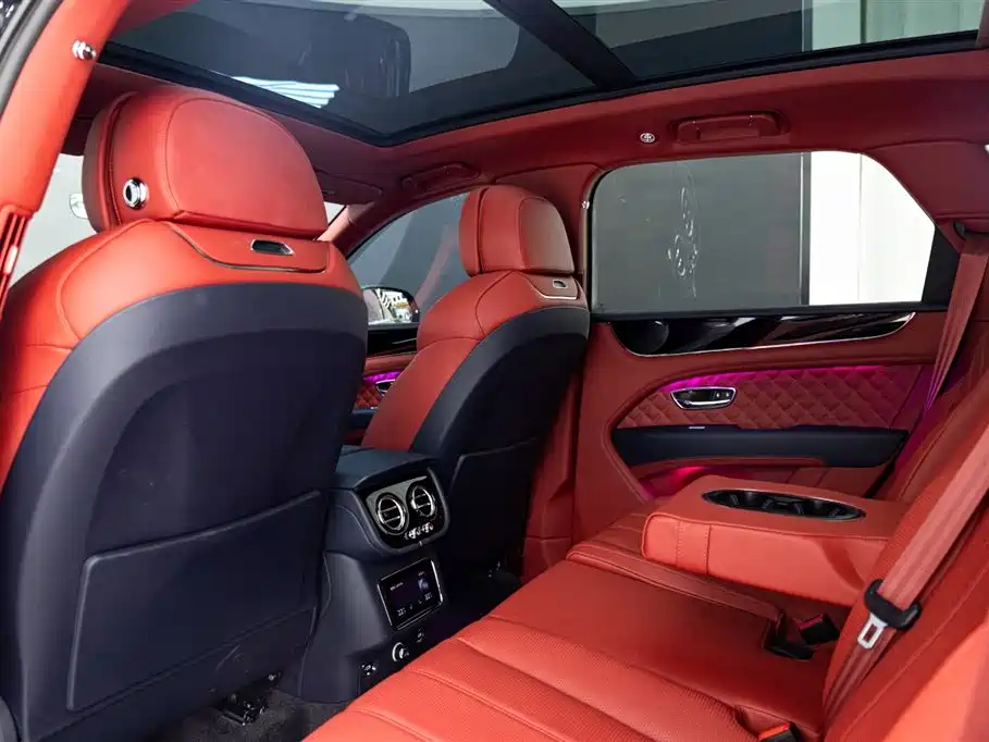 Bentley Bentayga 2023 — фото 12