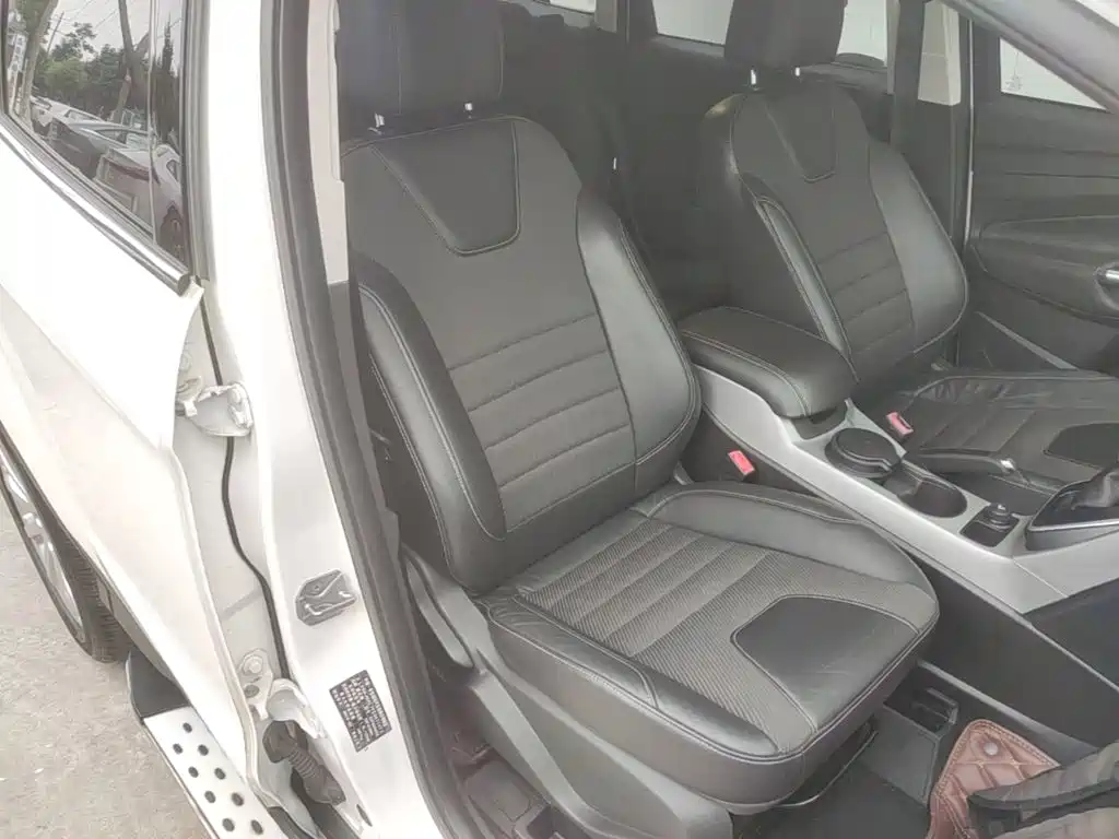 Ford Kuga 2015 — фото 25