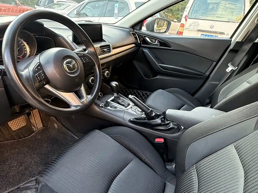 Mazda 3 Axela 2016
