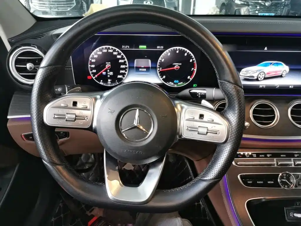 Mercedes-Benz E-Class 2019 — фото 11