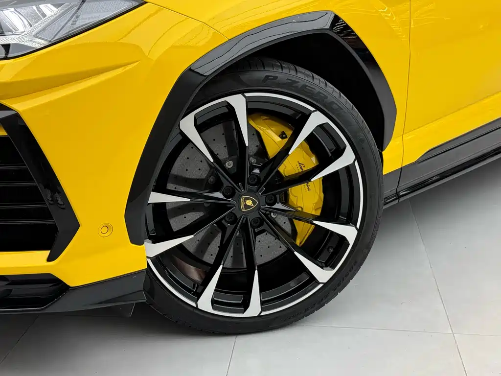 Lamborghini Urus 2023 — фото 9