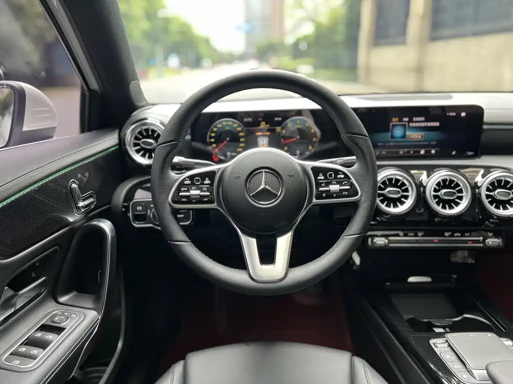 Mercedes-Benz A-Class 2021 — фото 9