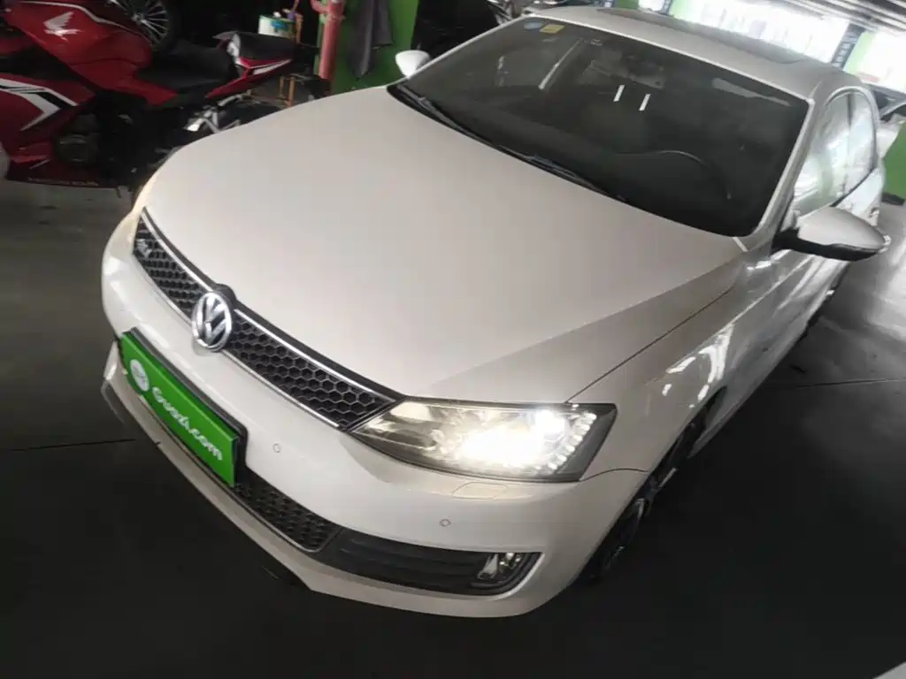 Volkswagen Sagitar 2015