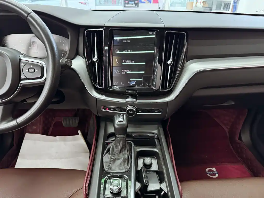 Volvo XC60 2019 — фото 13