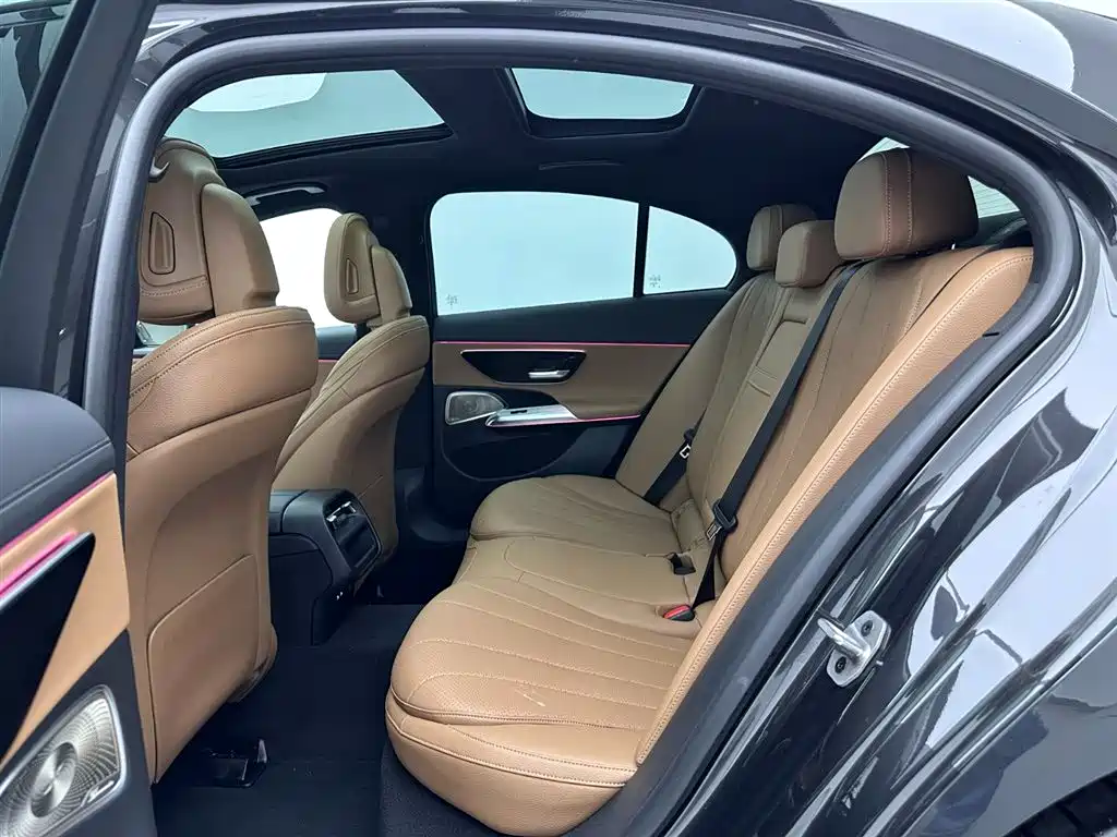 Mercedes-Benz E-Class 2025 — фото 19