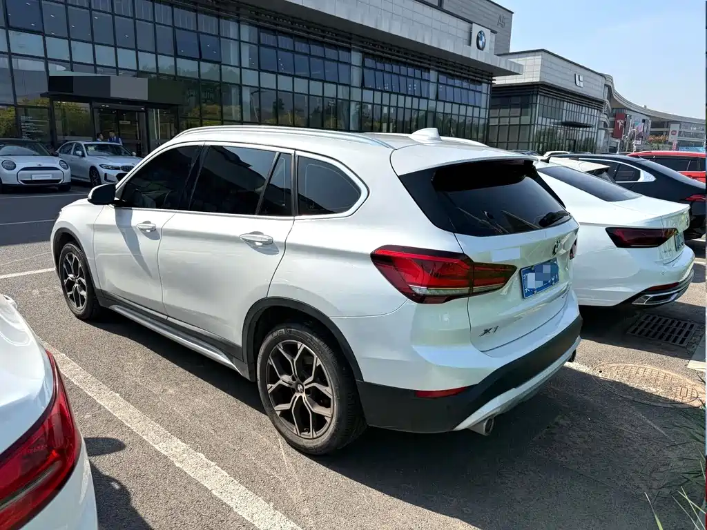 BMW X1 2022 — фото 2