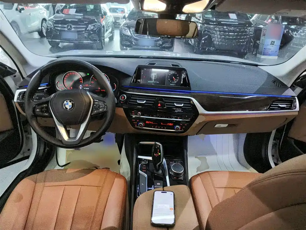 BMW 5 Series 2018 — фото 10