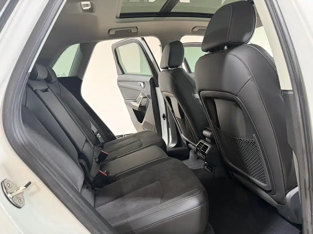 Audi Q3 2023 — фото 11