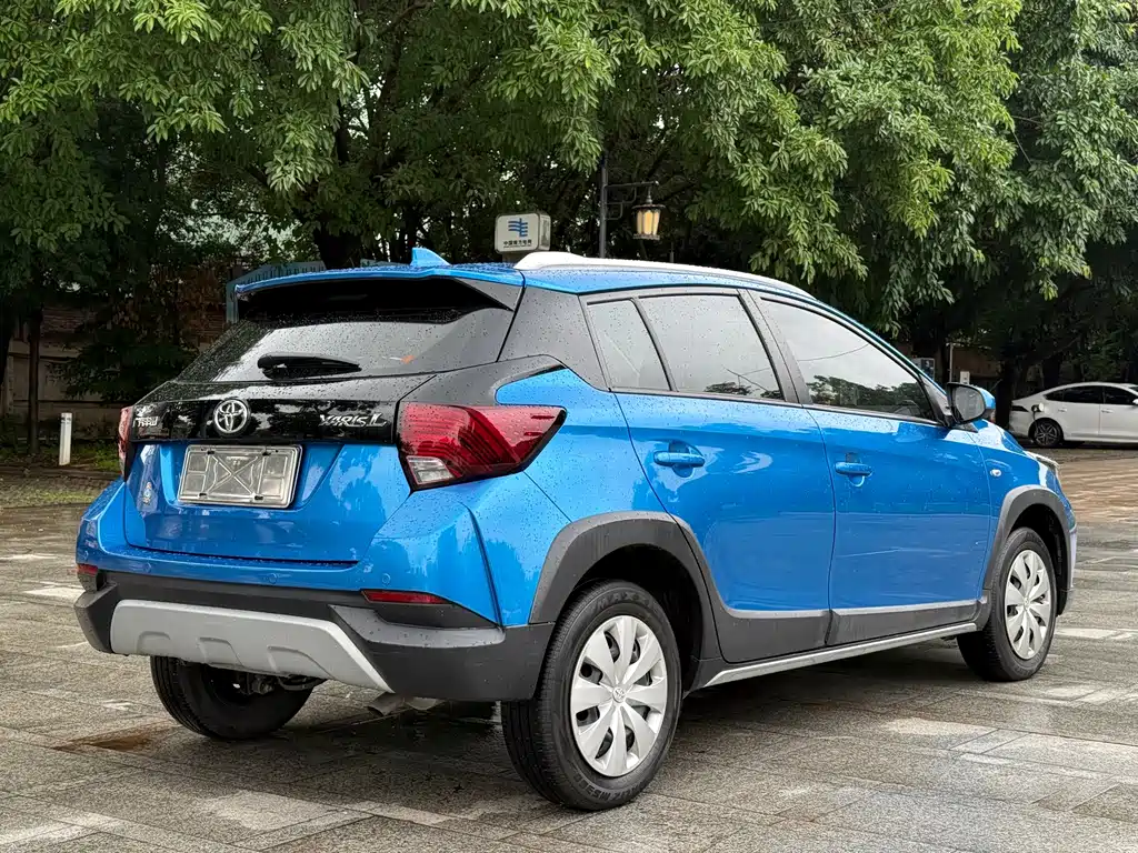 Toyota Yaris L 2020 — фото 13