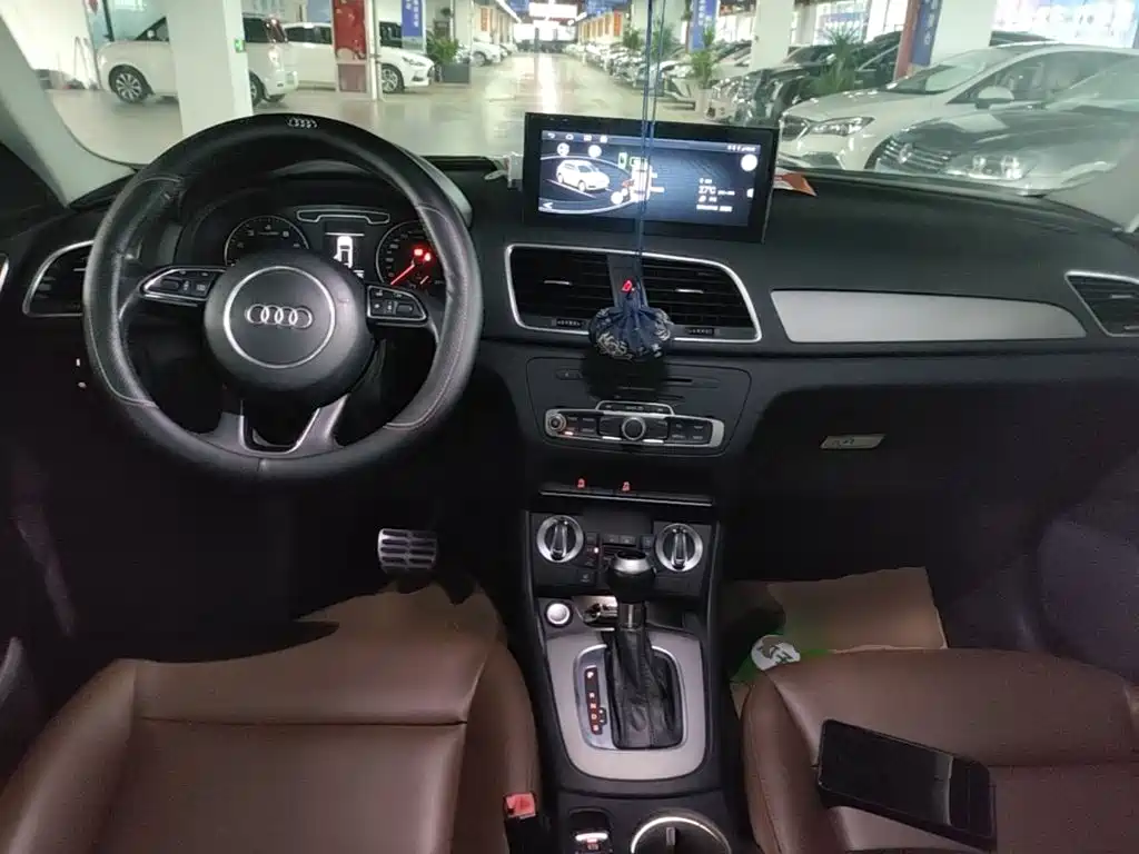 Audi Q3 2015 — фото 10