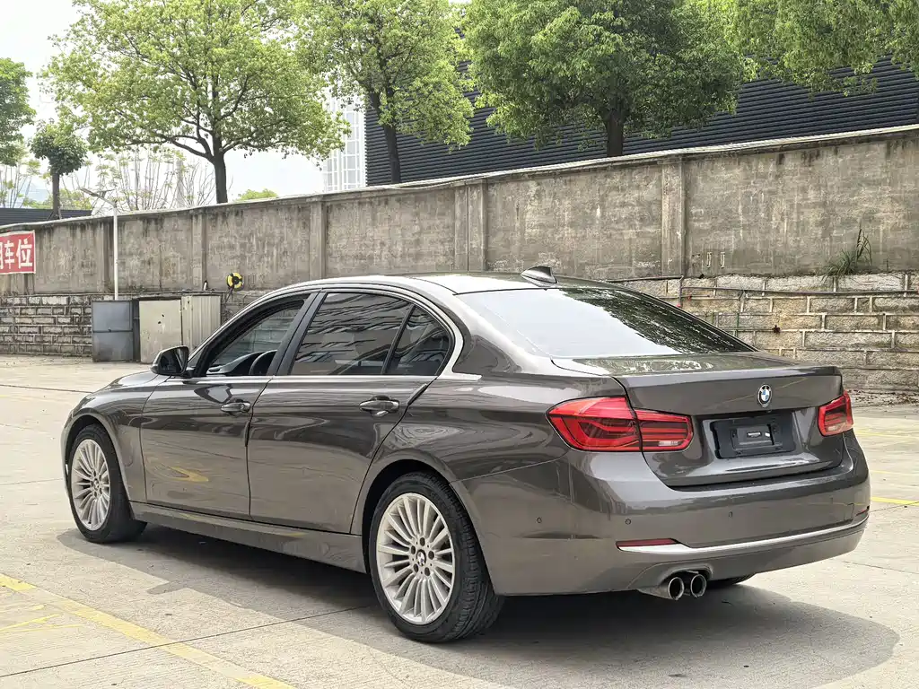 BMW 3 Series 2018 — фото 12