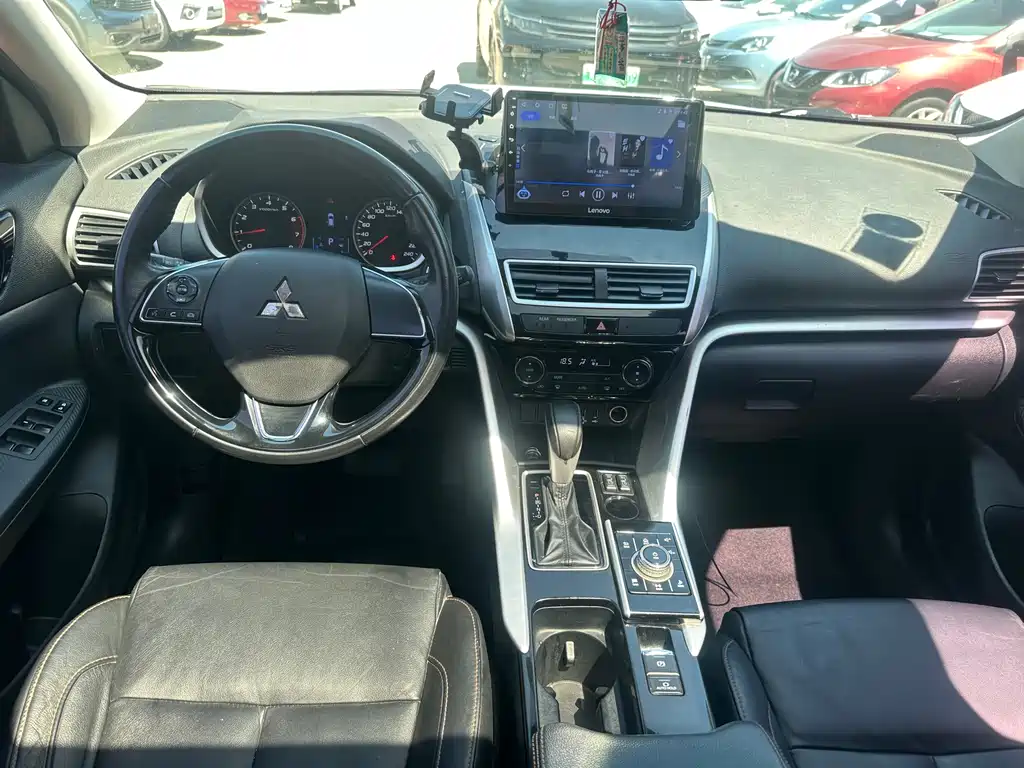 Mitsubishi Eclipse Cross 2020 — фото 11