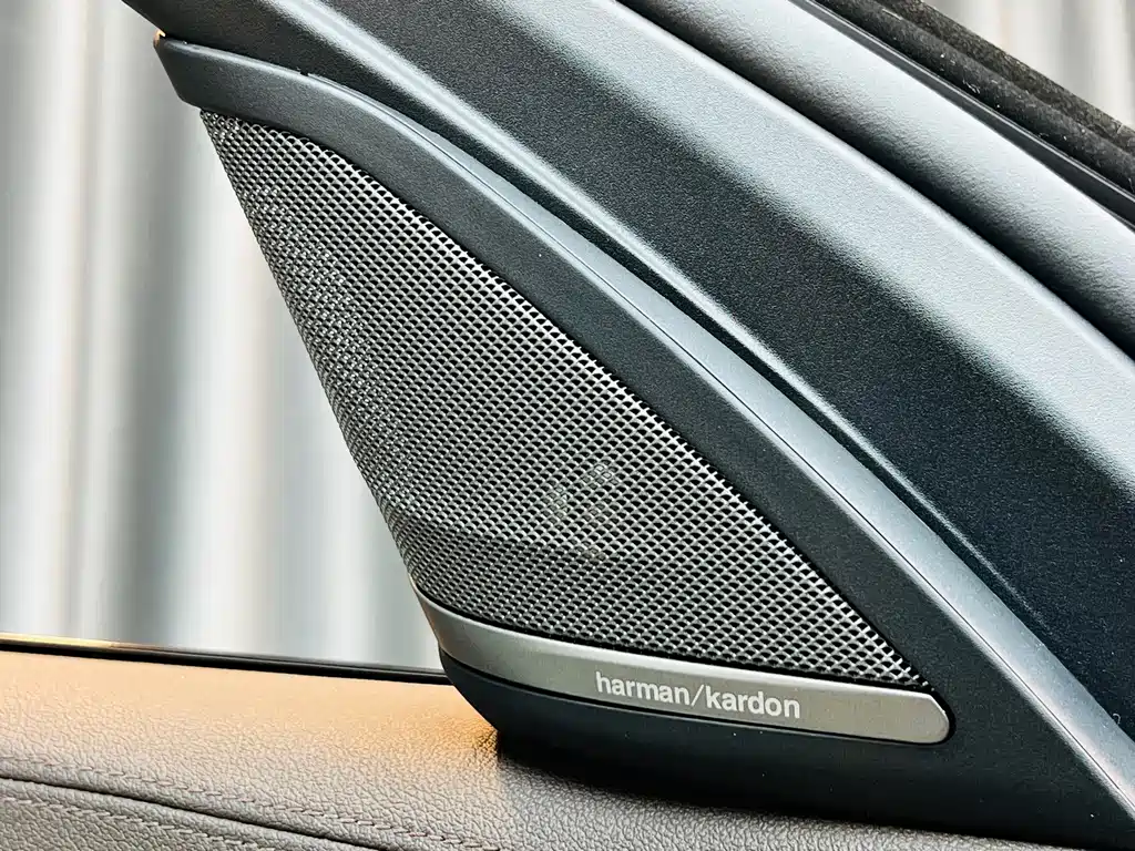 BMW 5 Series 2018 — фото 10