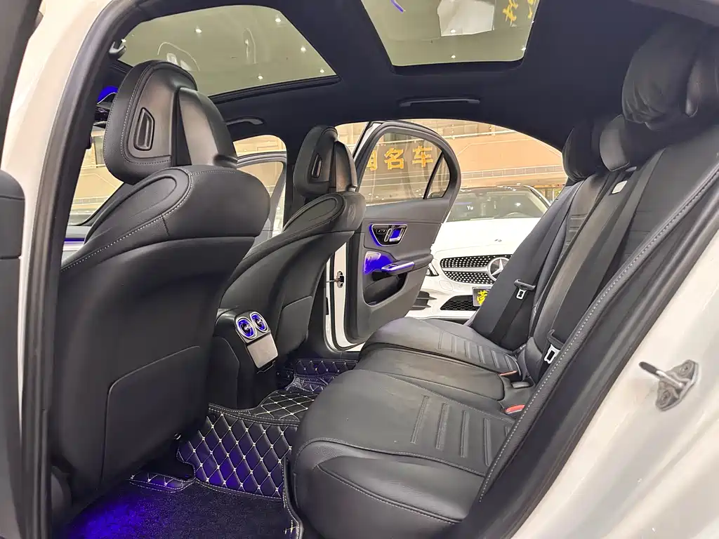 Mercedes-Benz C-Class 2023 — фото 13