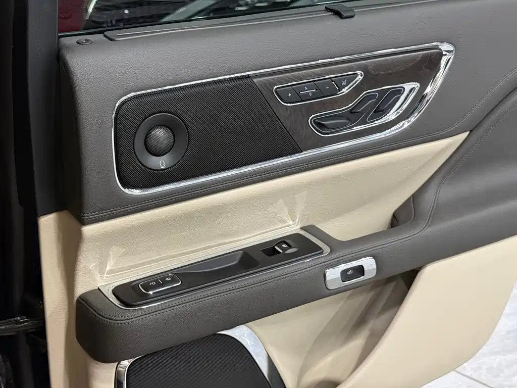 Lincoln Continental 2020 — фото 14