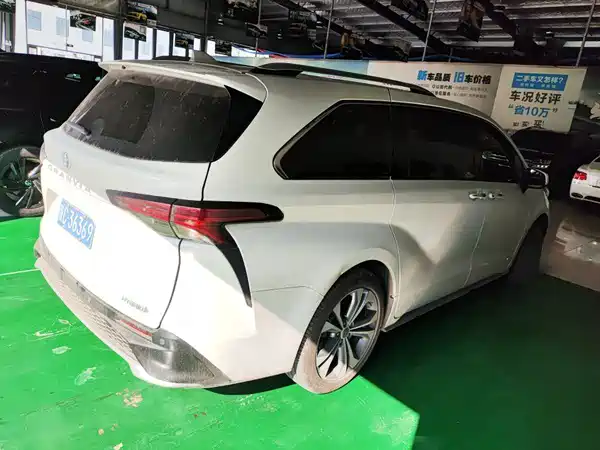 Toyota Granvia 2023