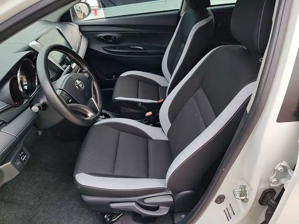 Toyota Yaris L 2022 — фото 15