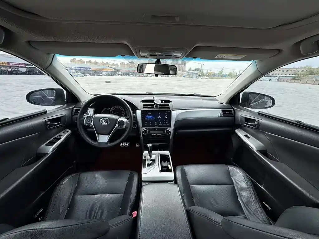 Toyota Camry 2015 — фото 5