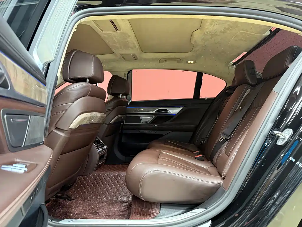 BMW 7 Series 2019 — фото 13
