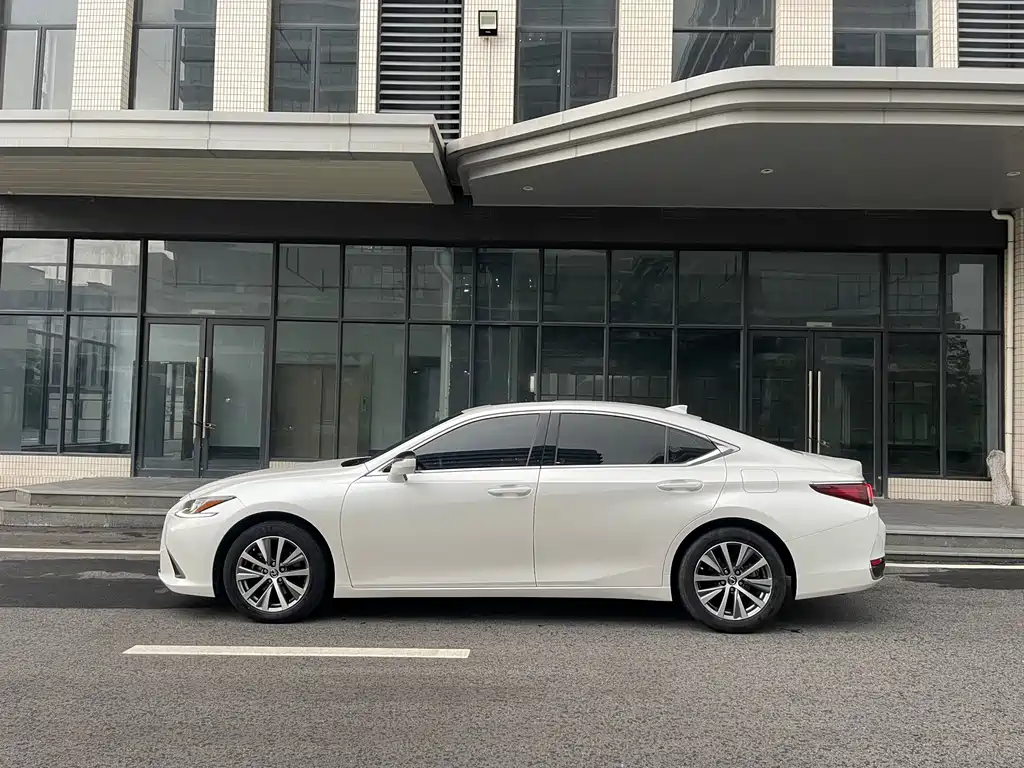 Lexus ES 2020 — фото 4