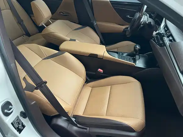 Lexus ES 2020