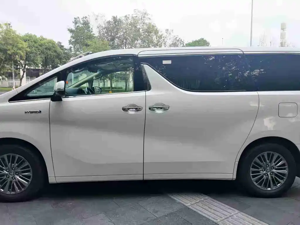 Toyota Alphard 2022 — фото 5