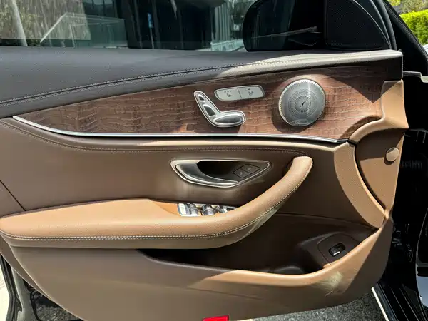 Mercedes-Benz E-Class 2022
