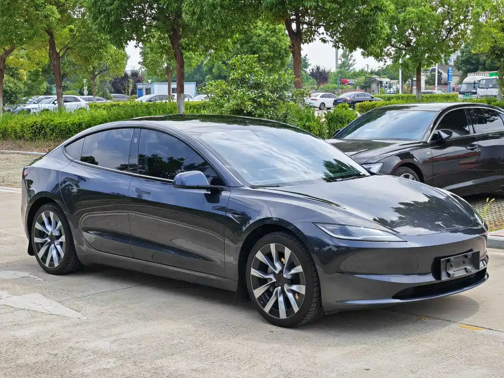 Tesla Model 3 2025 — фото 2