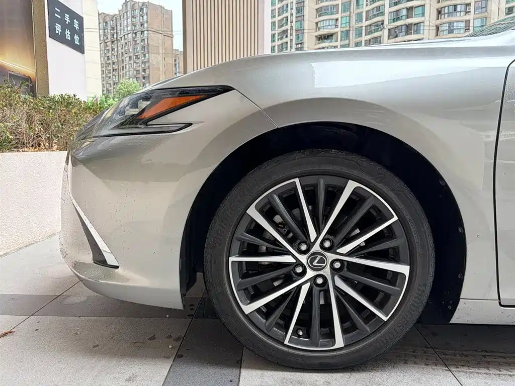 Lexus ES 2022 — фото 11