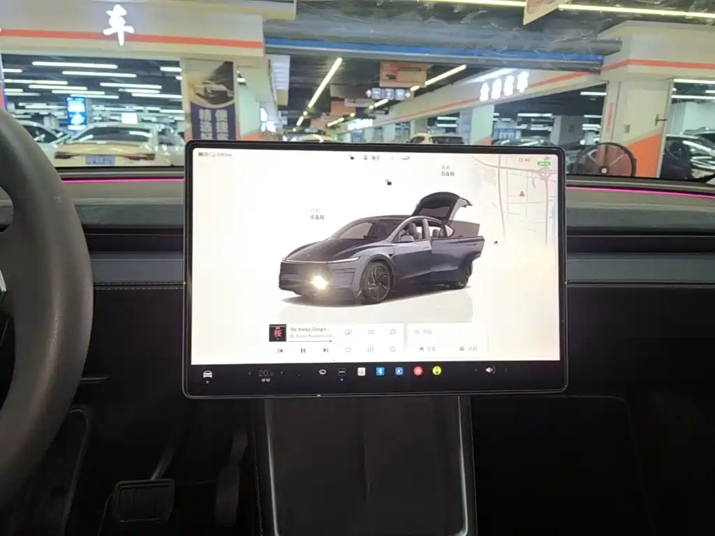 Tesla Model Y 2025 — фото 13