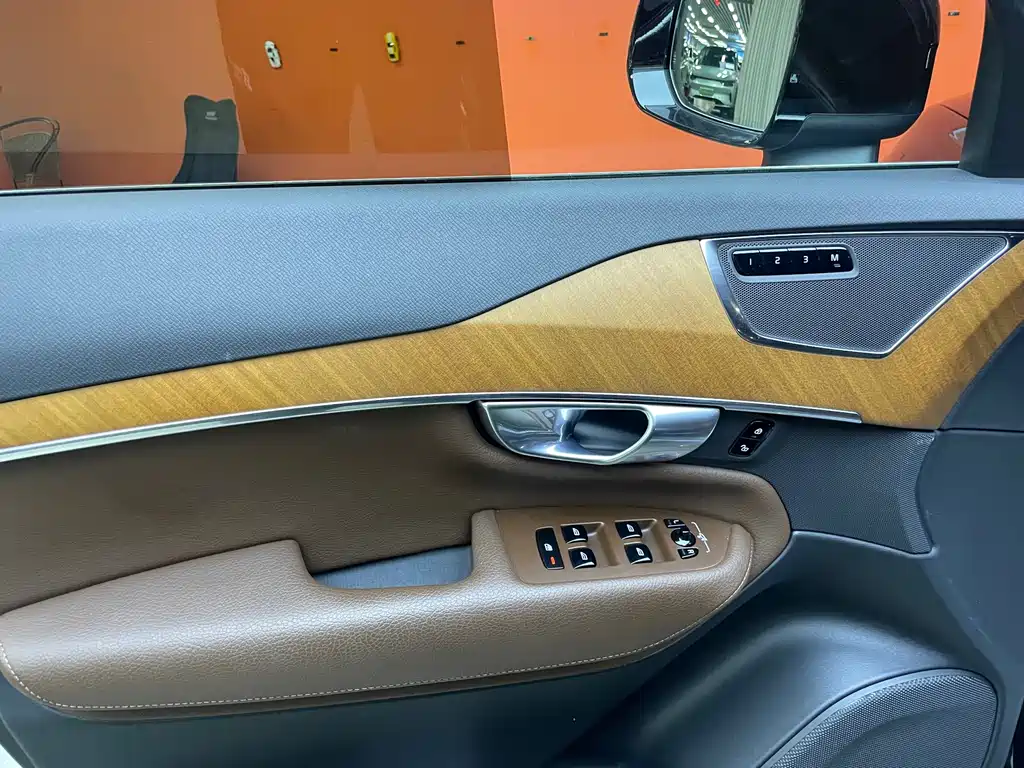 Volvo XC90 2022 — фото 13