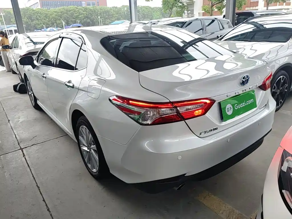 Toyota Camry 2023 — фото 5