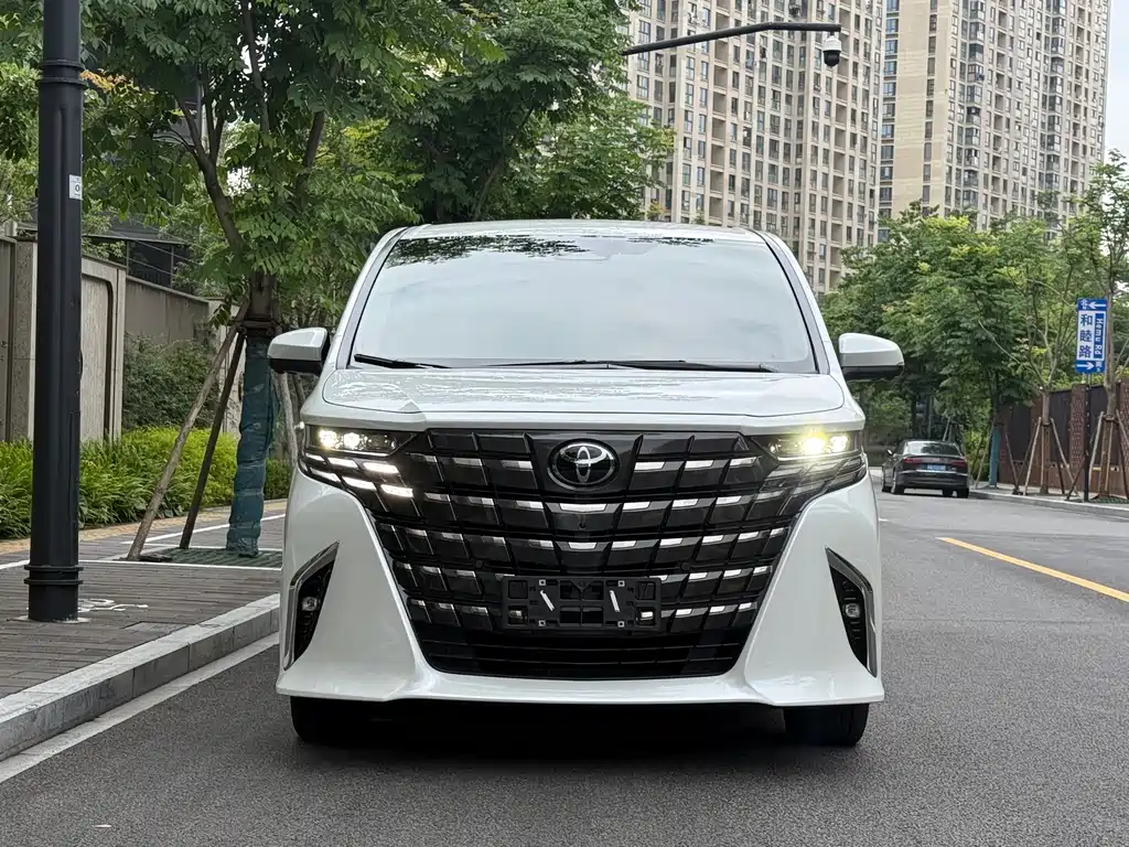 Toyota Alphard 2024 — фото 2