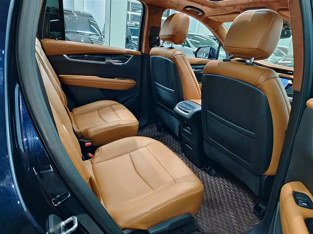 Cadillac XT6 2021 — фото 10