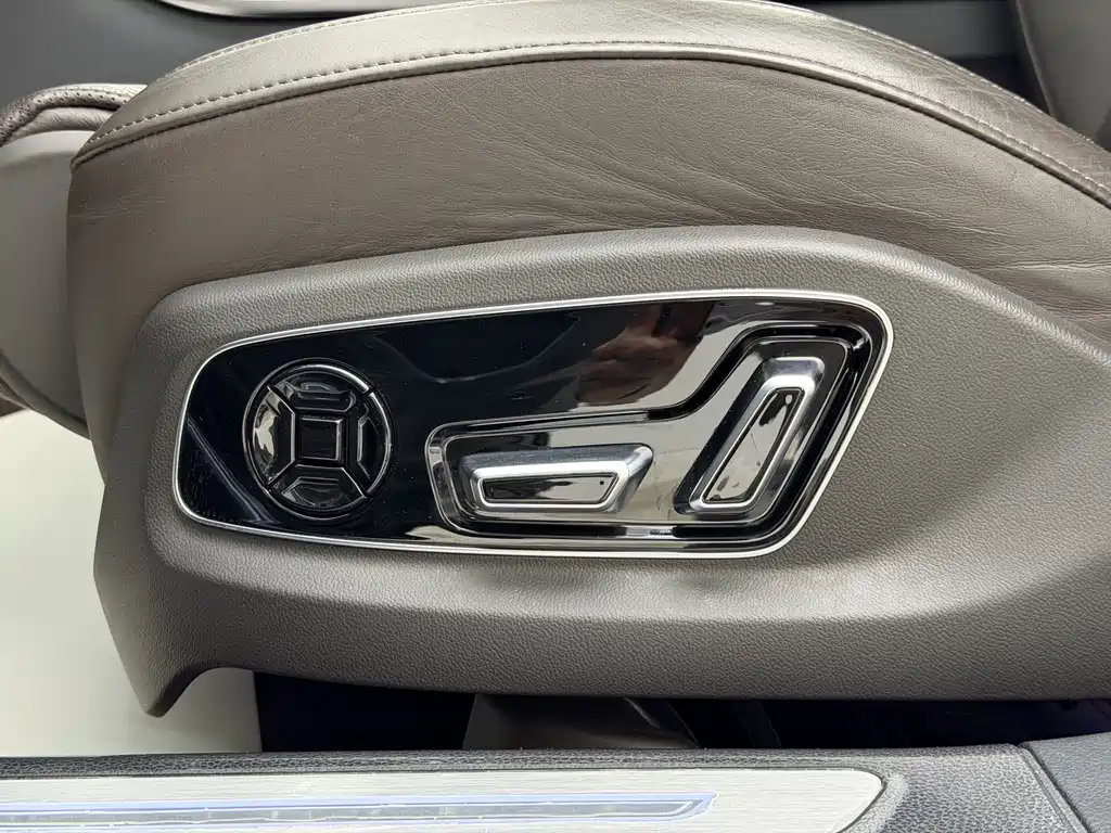 Audi A8 2021 — фото 15