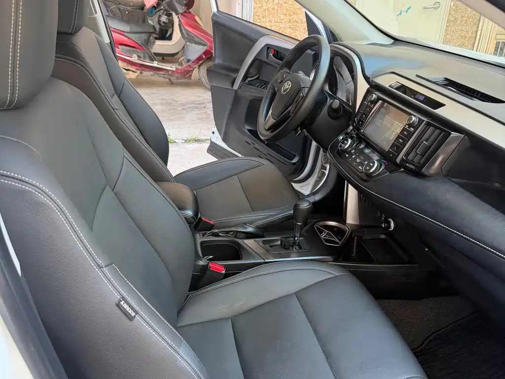 Toyota RAV4 2019 — фото 10