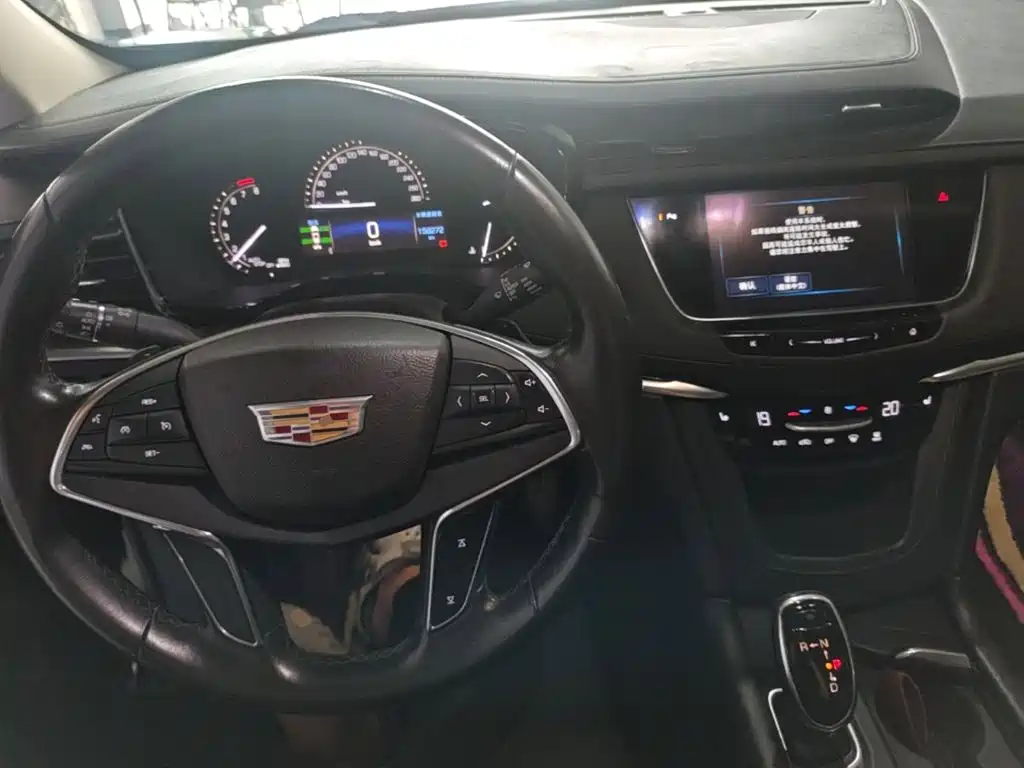 Cadillac XT5 2016 — фото 10
