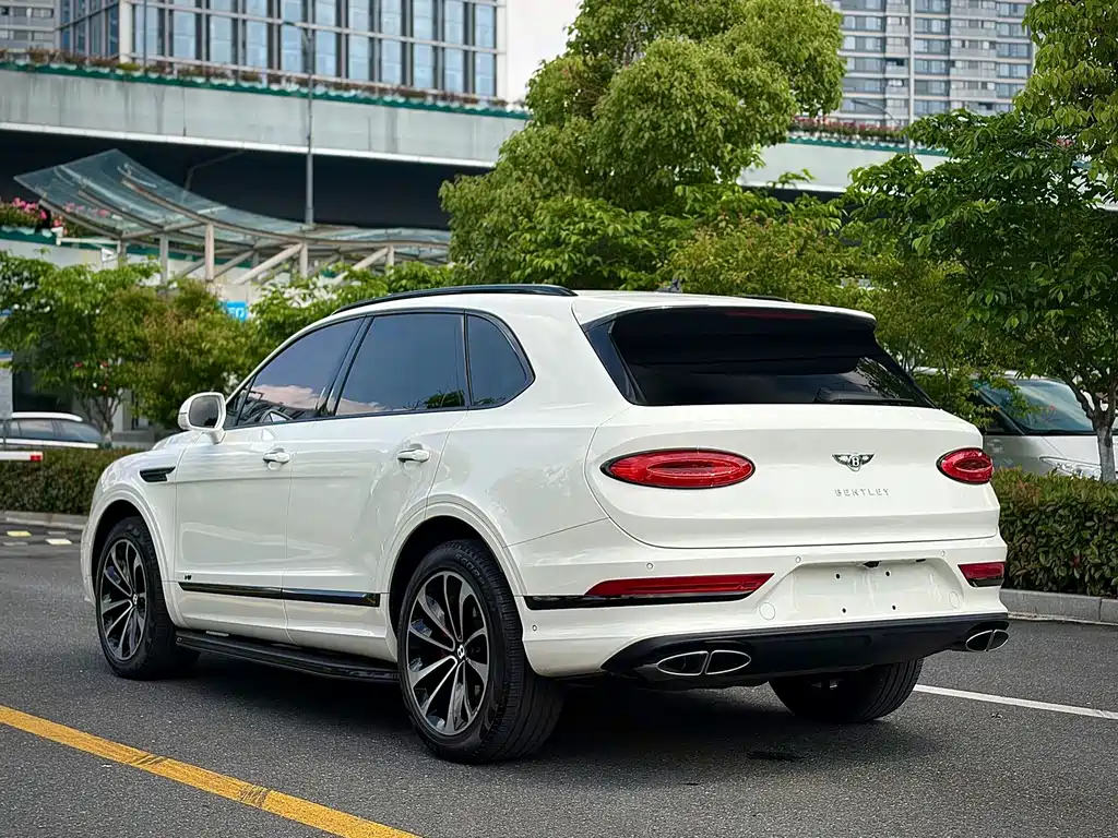 Bentley Bentayga 2022 — фото 4