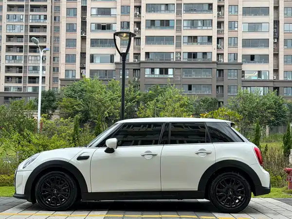 MINI MINI 2023