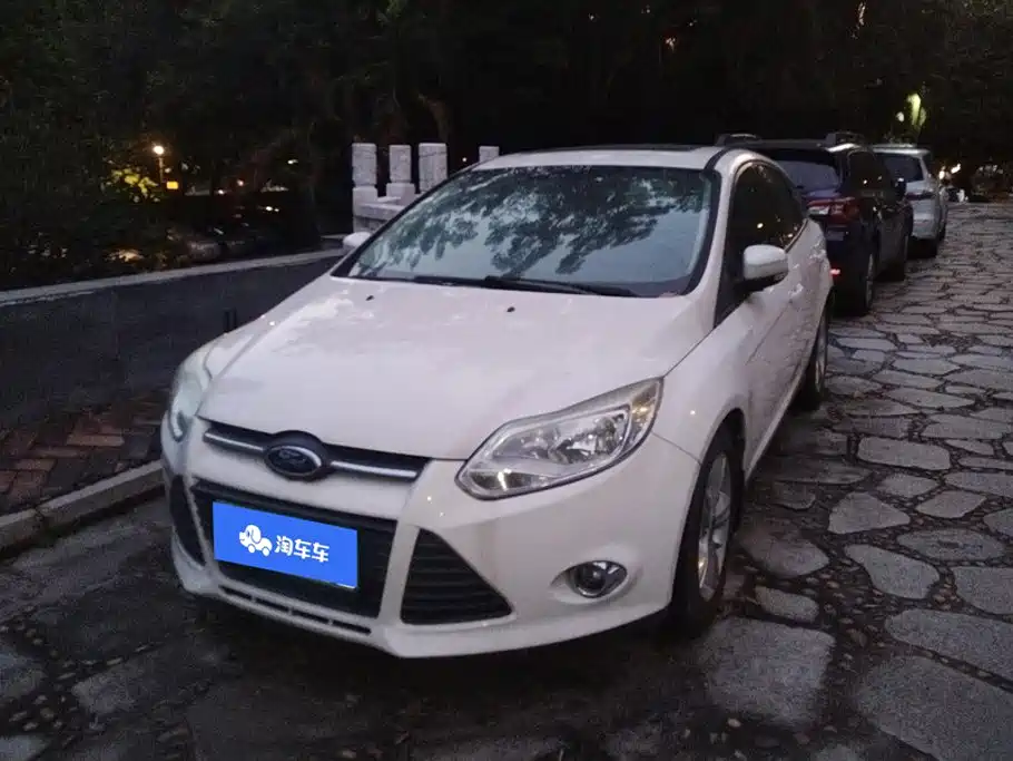 Ford Focus 2013 — фото 1