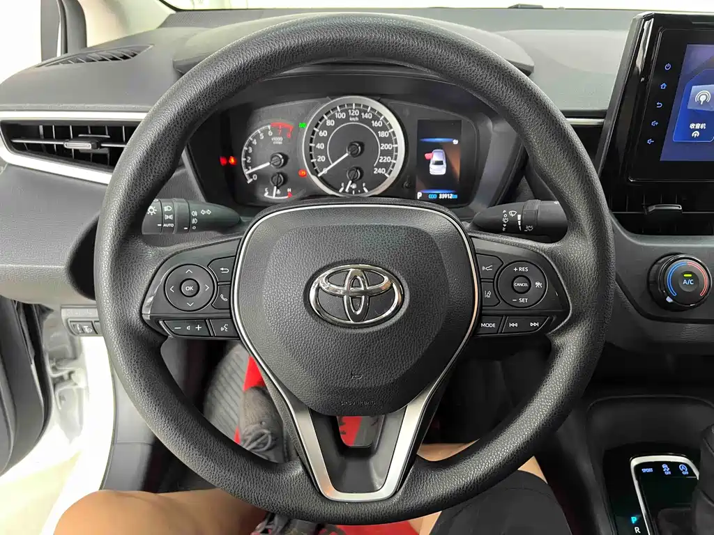 Toyota Corolla 2023 — фото 11