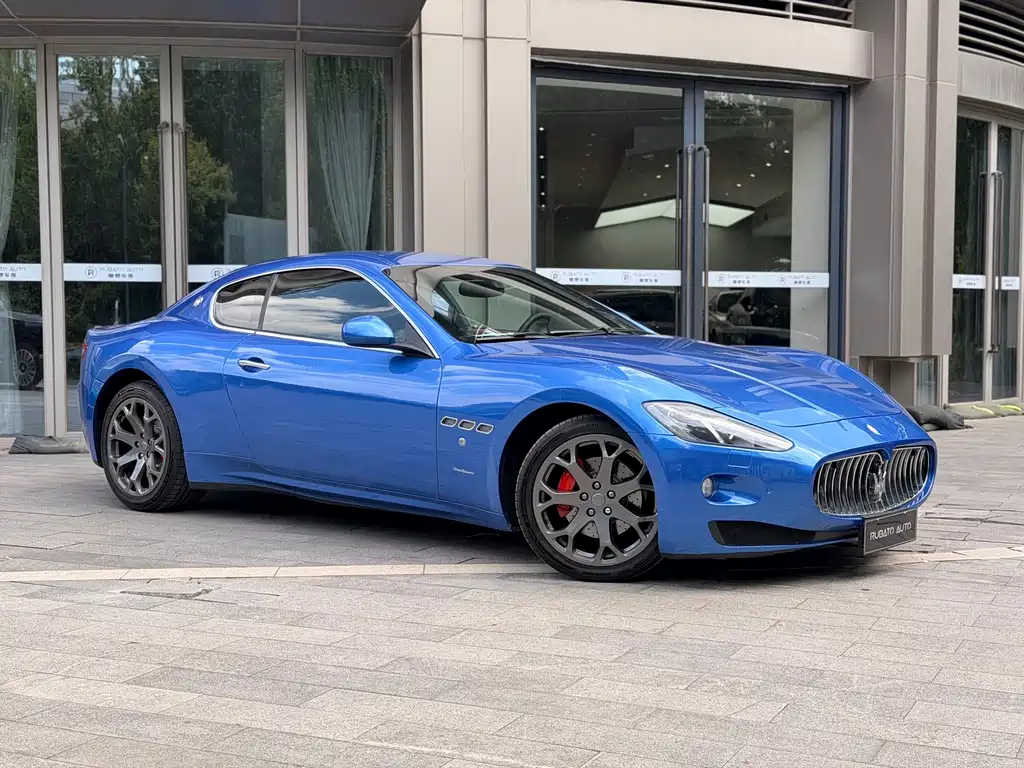 Maserati Granturismo 2015 — фото 8