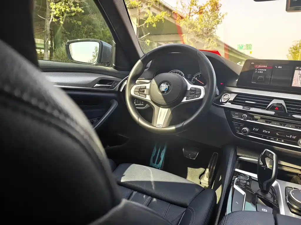 BMW 5 Series 2018 — фото 12