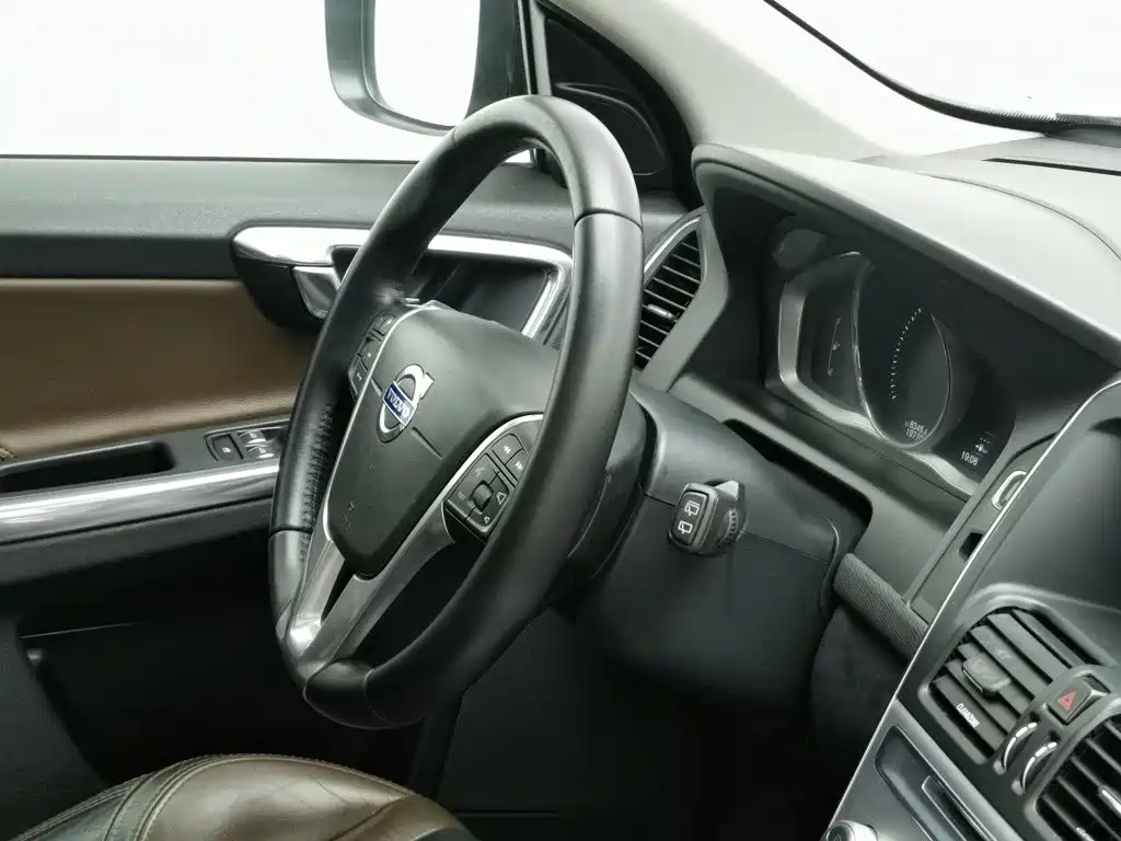 Volvo XC60 2016 — фото 22